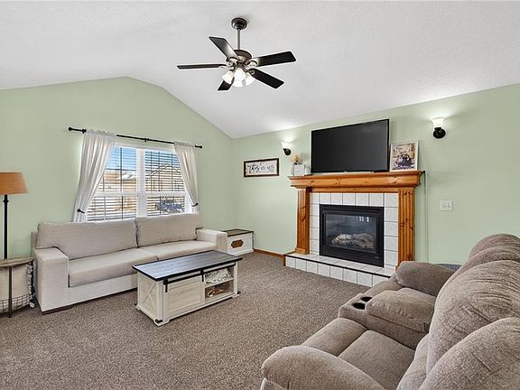 5th image of 307 E 22nd Ter