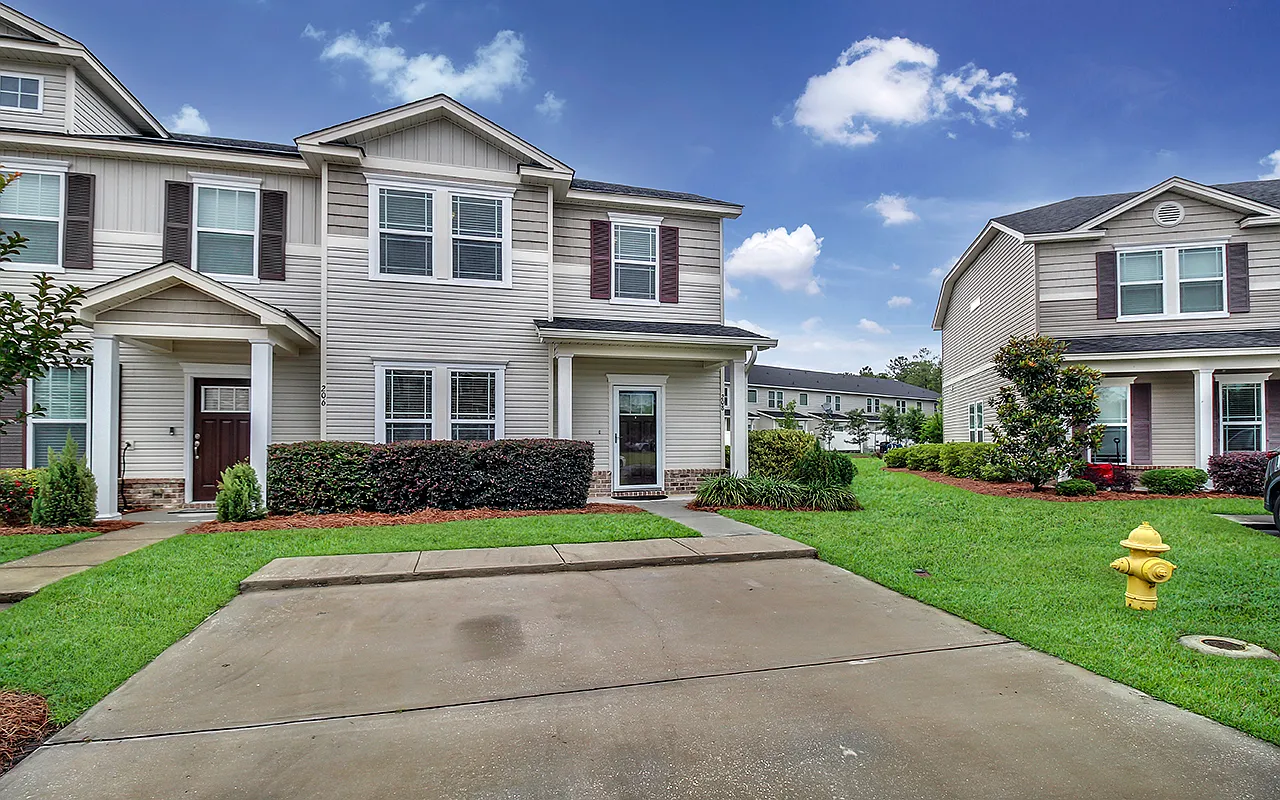 3 bed, 2.5 bath, 1584 sqft, $1,850 — Photo 1