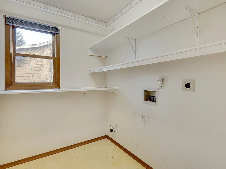 1025 Centennial Dr — Photo 15