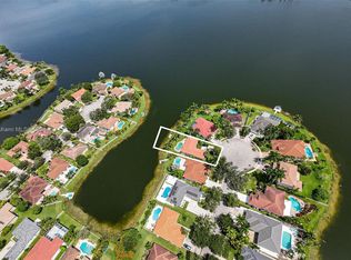 2332 NW 186th Ave, Pembroke Pines, FL 33029