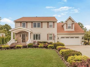 2 Ramblewood Dr, Newburgh, NY 12550