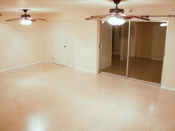 Living room/ Dining room