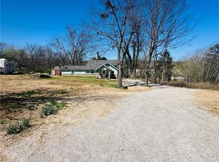 202 S Parrott Dr, Huntsville, AR 72740