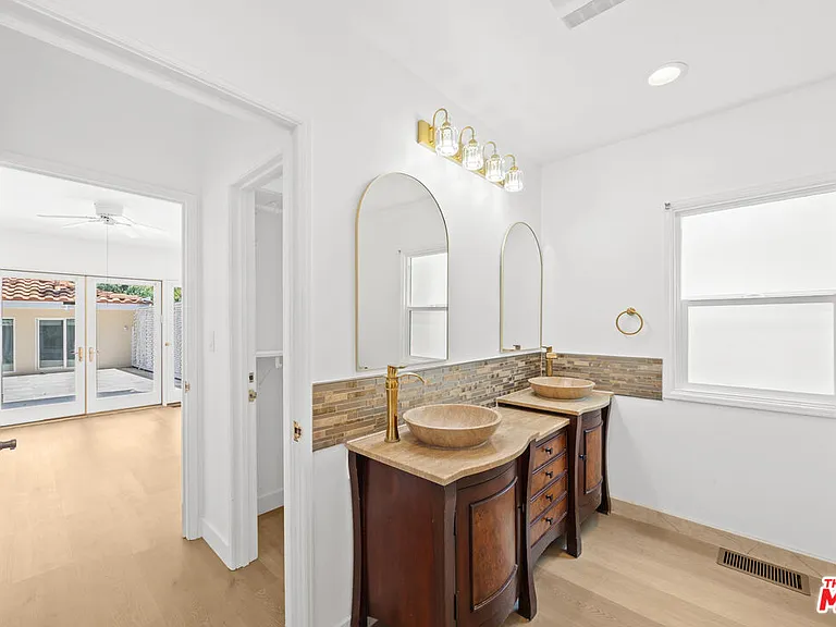 244 S Almont Dr — Photo 16