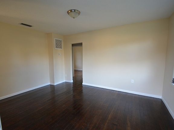 2nd image of 6014 Lynnwood Ave