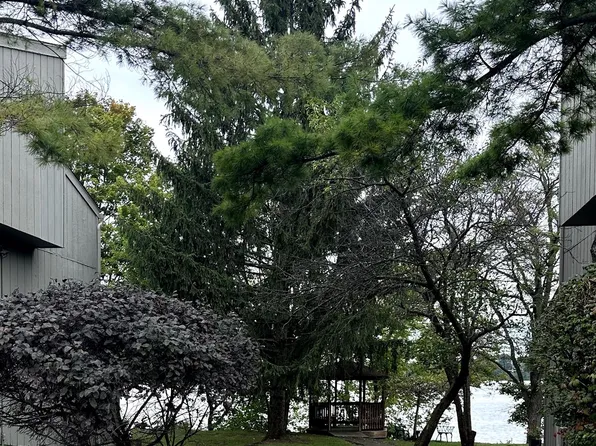 9647 N Harbour Cove Ct Unit 31, Ypsilanti, MI 48197