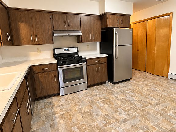 5th image of 427 Steinway Rd Floor 1