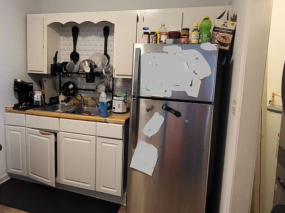 Kitchen sink & refrigerator