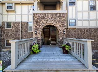 2307 Yosemite Park Ct APT B, Maryland Heights, MO