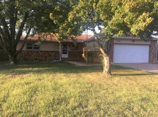 212 E Rosewood Ln, Derby, KS 67037