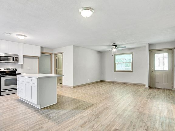 5th image of 454 Parker St