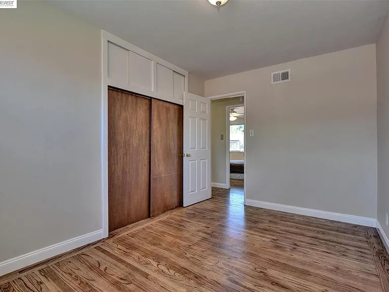 33128 Hemlock Dr — Photo 11
