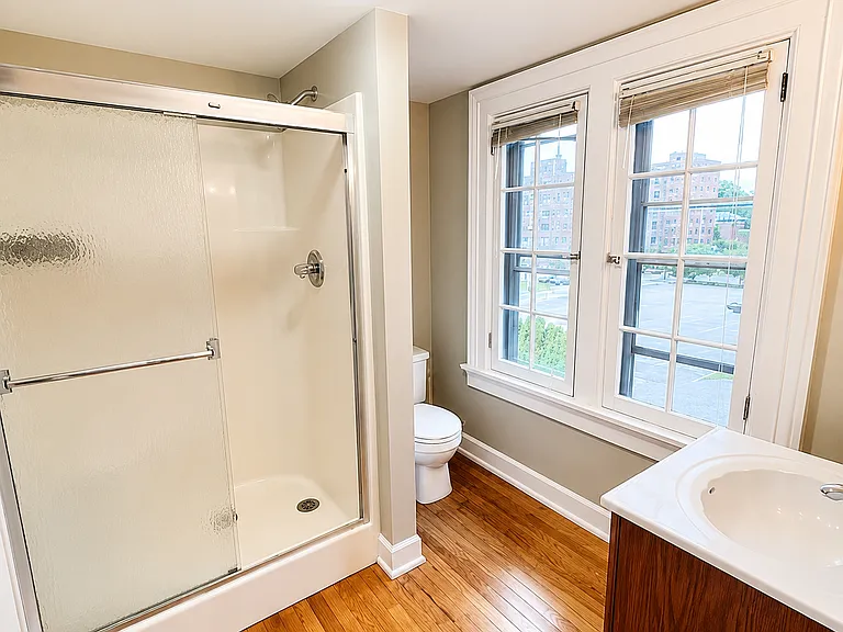 101 E 14th St #3 — Photo 7