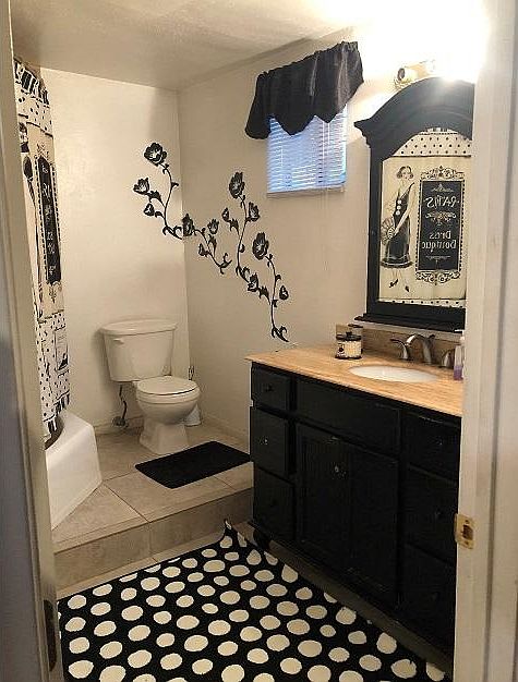 2nd image of 223 E Hazel St #2