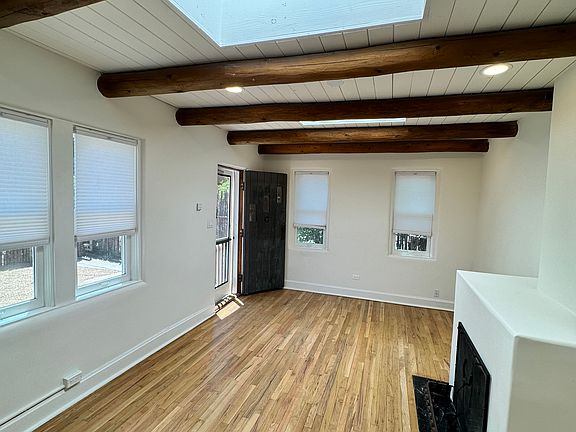 4th image of 699 Gildersleeve St