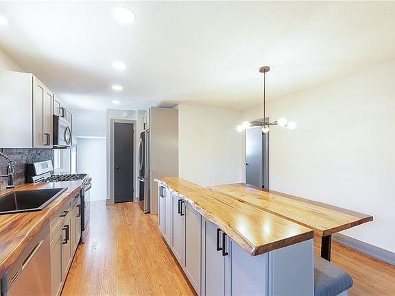 3rd image of 6678 Lawnwood Ave