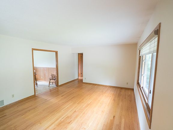 4th image of 3459 Chatsworth St N