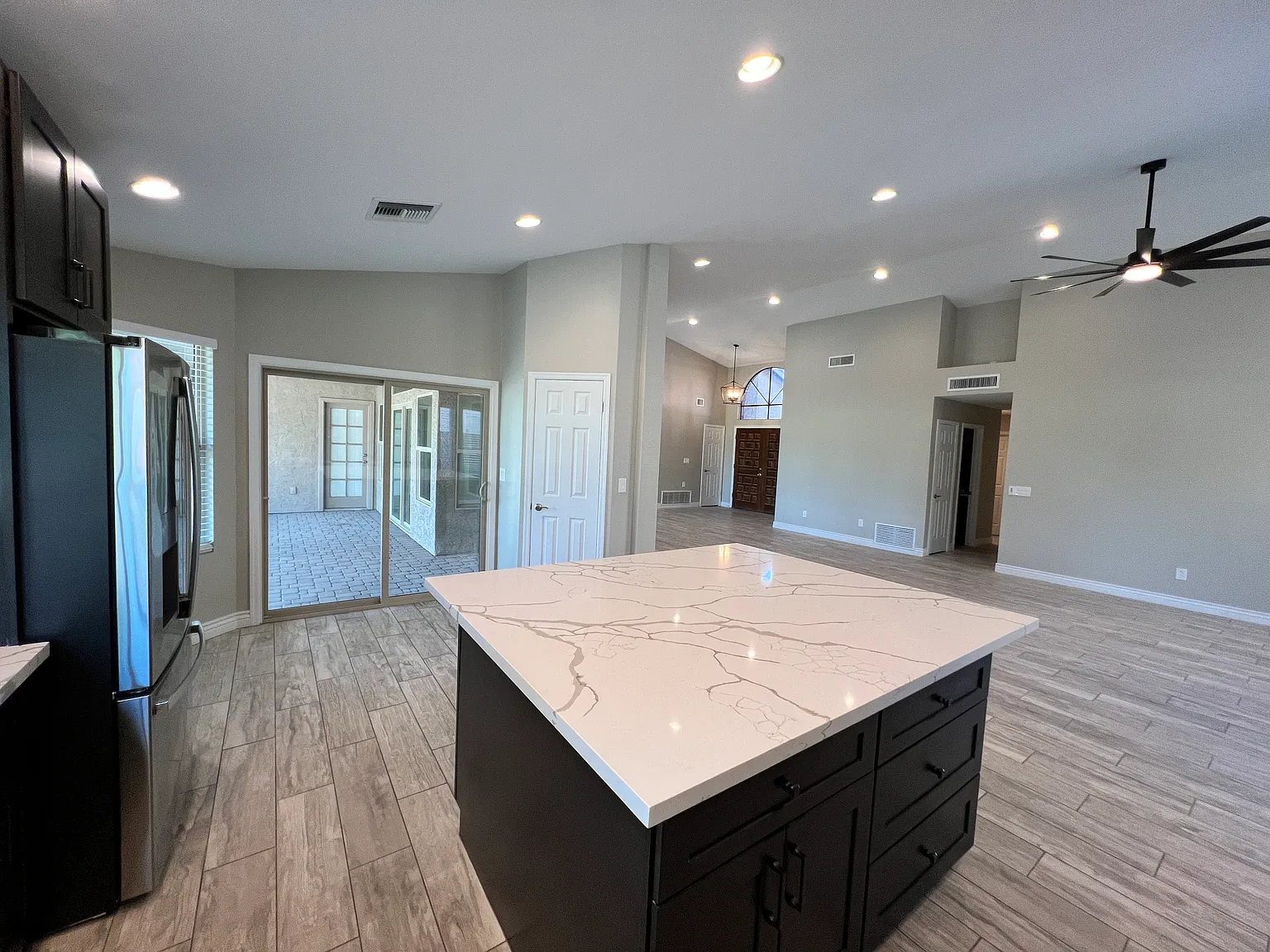 4 bed, 2325 sqft, $3,095 — Photo 2