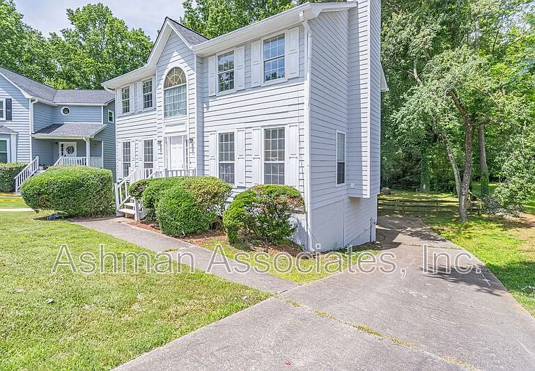 2402 Betsy Ct SW — Photo 3