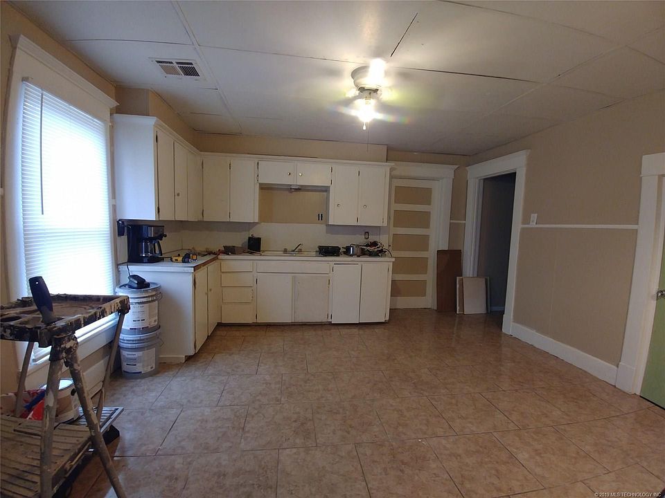 2nd image of 1115 E 10th St