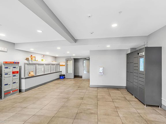 3rd image of 20696 Eastleigh Cres #317