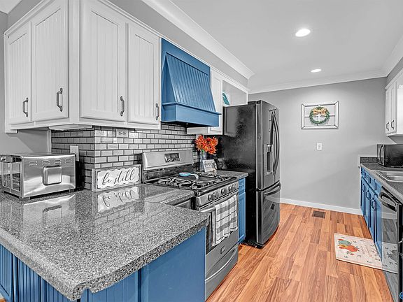 5th image of 498 Rainbow Ave NW