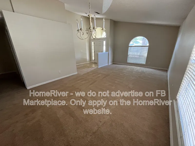 3 bed, 2.0 bath, 1902 sqft, $1,950 — Photo 3
