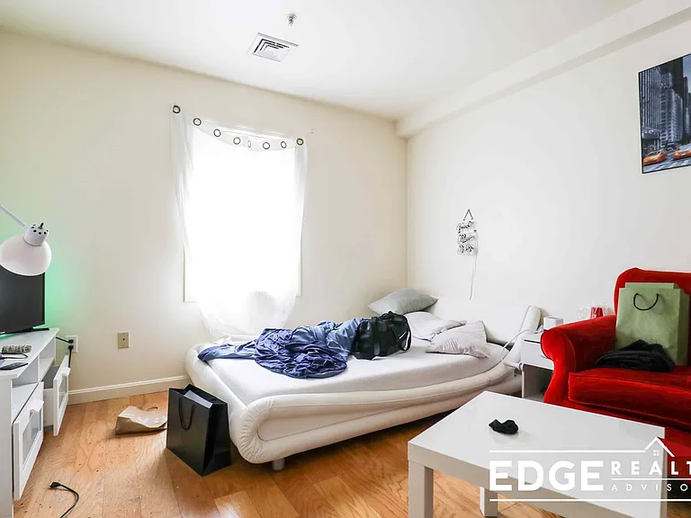 34 Raymond St #34 — Photo 9