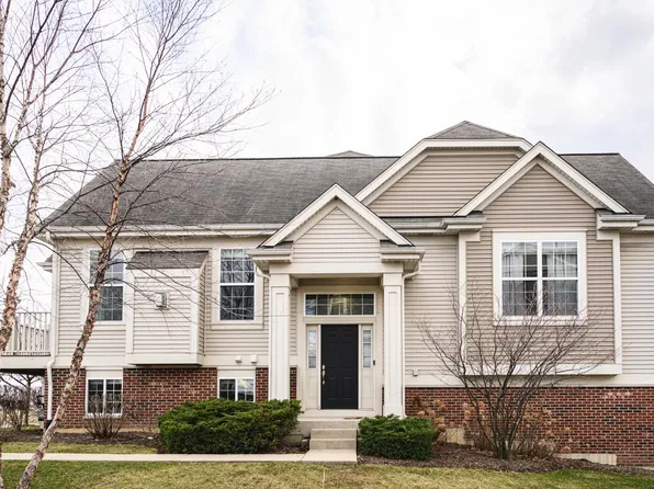 1620 Persimmon St, Hanover Park, IL 60133