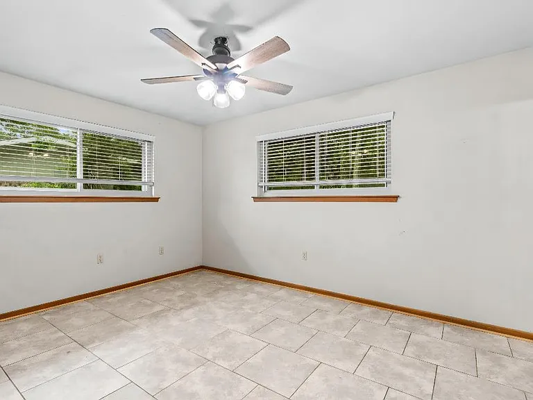 5574 Houston Dr — Photo 7