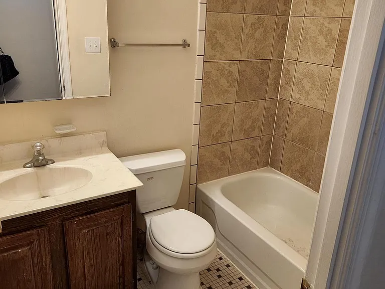 214 Castleton Ter — Photo 16