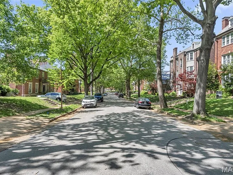 7536 Oxford Dr #3 — Photo 2