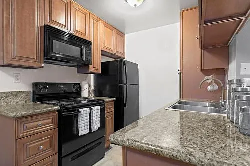 Vista Apartments — Photo 8