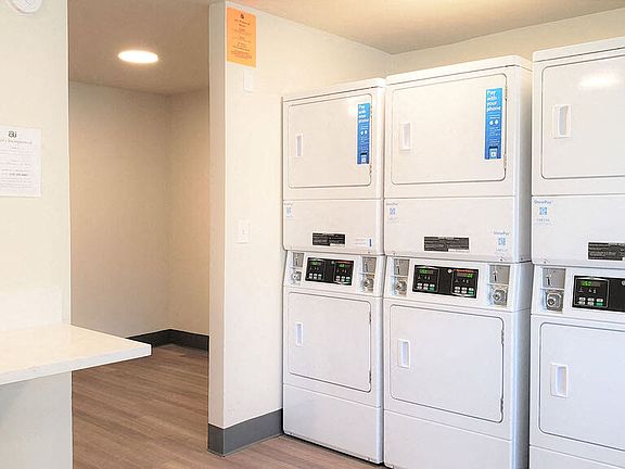 2nd image of 4464 Castelar St #210