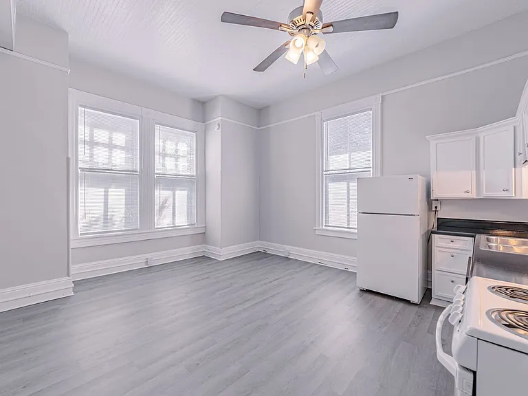 Victorian Village Apartments — Photo 20