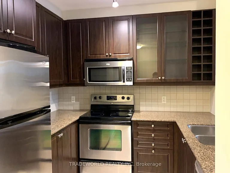 88 Broadway Ave #306 — Photo 6