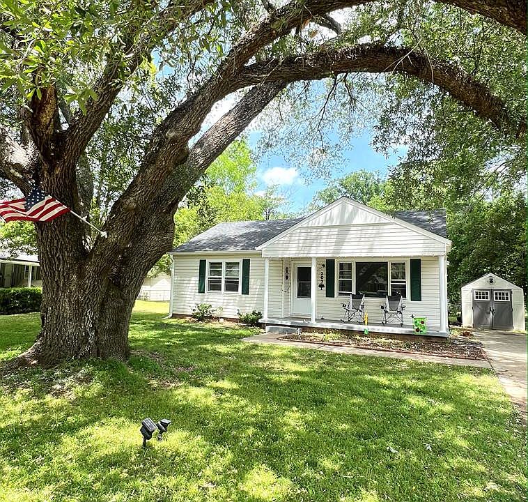 1st image of 203 Brooklyn Dr