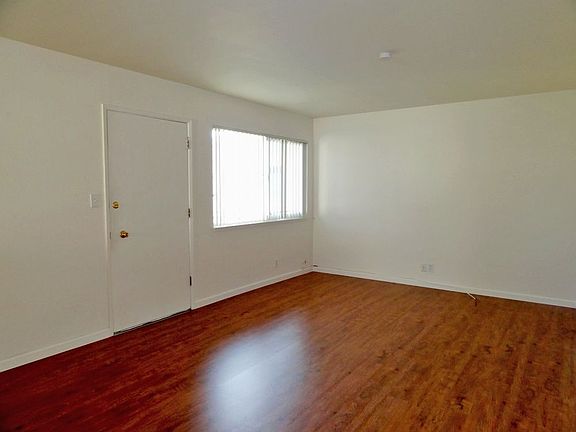 2nd image of 215 Milbrae Ln
