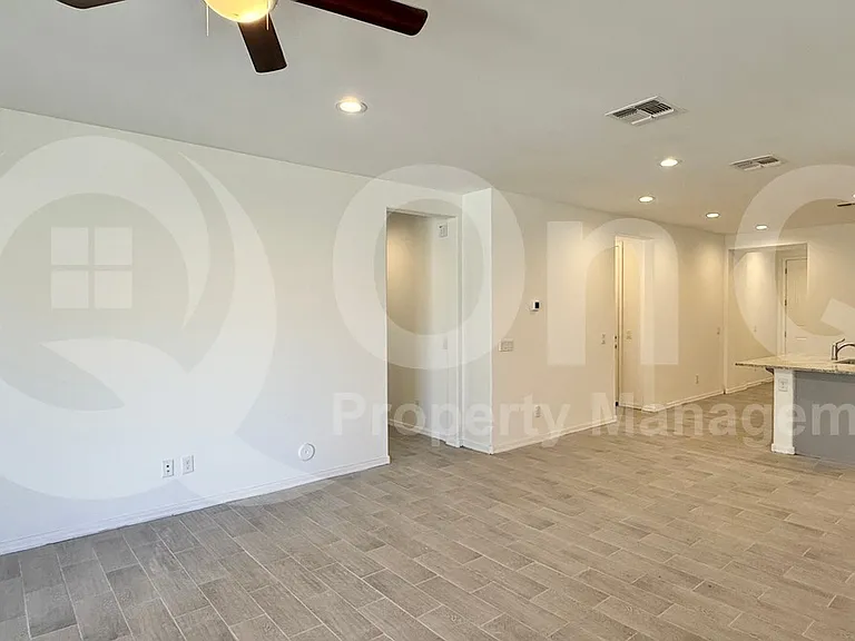 1265 E Kingman St — Photo 8