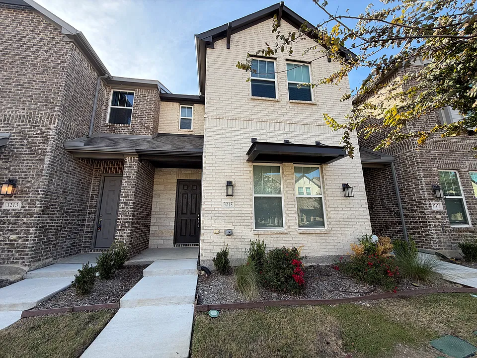 3215 Midnight Dr