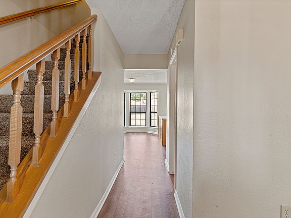 3rd image of 605 Mission Hills Dr