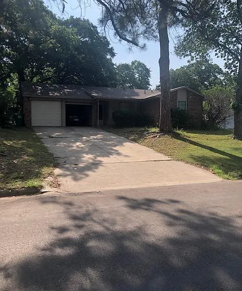 2103 Westwood Dr — Photo 1