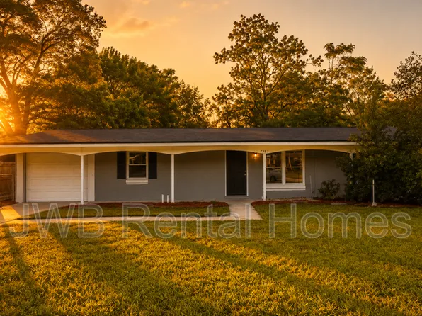 7957 Renault Dr, Jacksonville, FL 32244