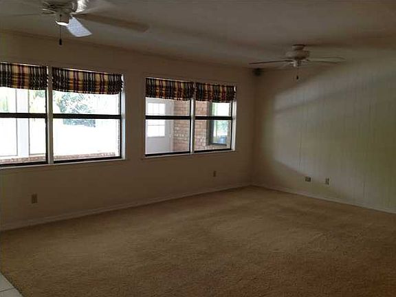 5th image of 209 Northcliffe Dr