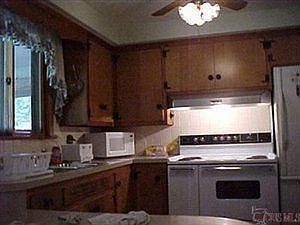 3rd image of 496 Catherine St