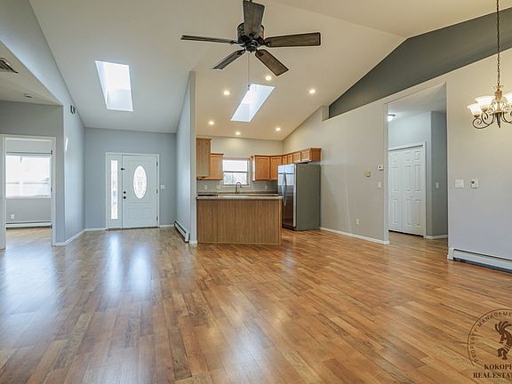 3rd image of 601 Silverplume Dr