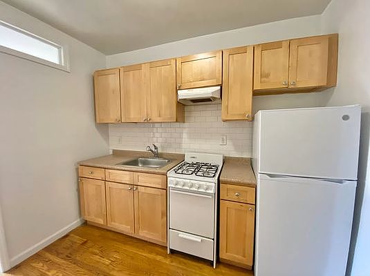 5th image of 1604 1st Ave #5DD