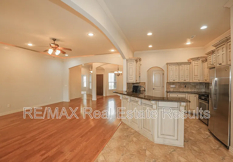 3607 SW Birchton Ave — Photo 8