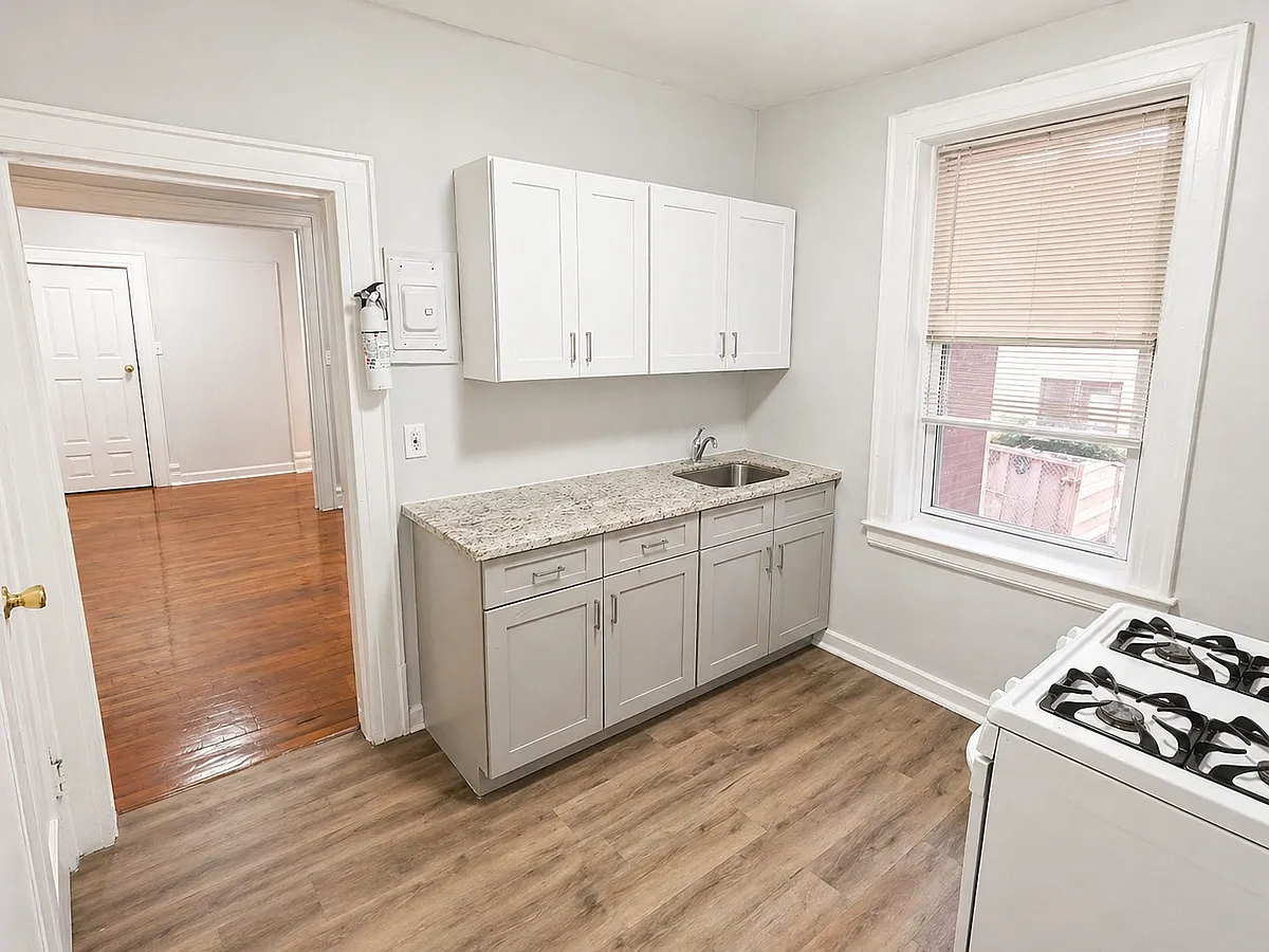 Building Photo - 62 S Munn Ave #104
