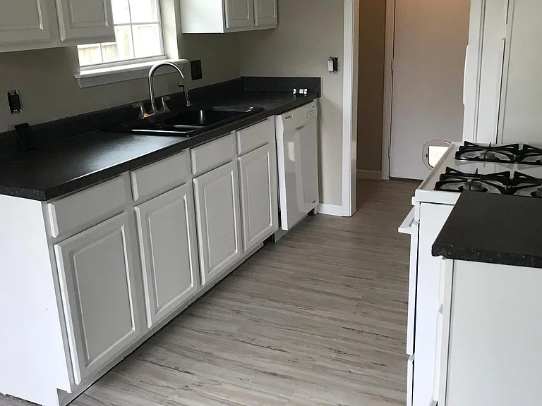 13933 S Poplar St E — Photo 5